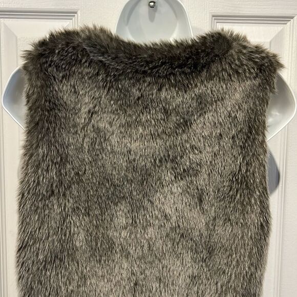 Aritzia‎ Talula Romilly Grey/Black Faux Fur Vest Size XS - Picture 7 of 12
